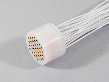 ねじ嵌合真空側プラグとハーメチックコネクタ